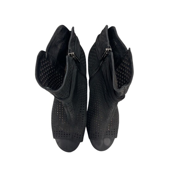 Vince Camuto Black Suede Leather Sexy VC Kamey perforated Ankle BOOTS Sz 9M - Picture 6 of 10